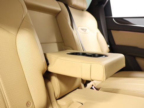 Used 2021 Bentley Bentayga AWD/4WD image 85