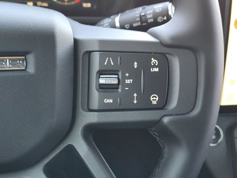 New 2026 Land Rover Defender 110 X-Dynamic SE image 29