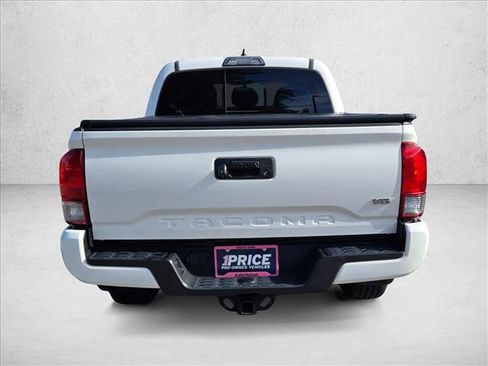 Used 2017 Toyota Tacoma TRD Sport image 6