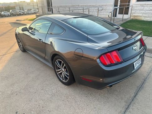 Used 2017 Ford Mustang Coupe RWD image 11