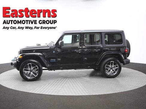 Used 2024 Jeep Wrangler Unlimited AWD/4WD image 59