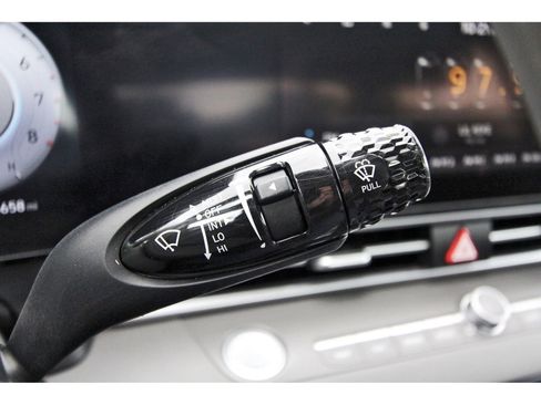 Used 2023 Hyundai Elantra SEL w/ Convenience Package image 18