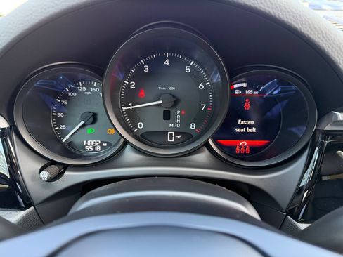 Certified 2023 Porsche Macan AWD/4WD image 16