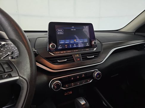 Certified 2024 Nissan Altima 2.5 SV FWD image 19
