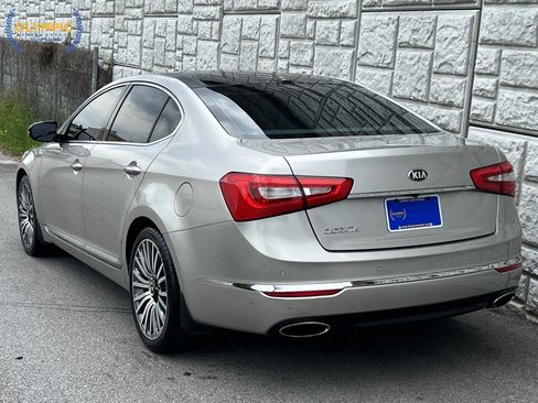 Used 2015 Kia Cadenza Premium w/ Technology Package FWD image 4