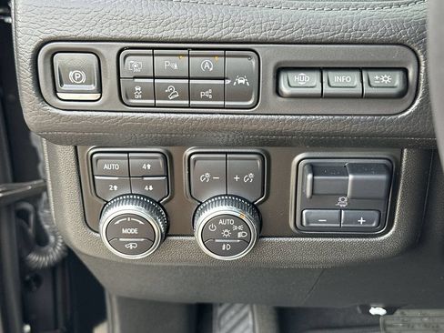Certified 2024 GMC Yukon XL Denali w/ Denali Reserve Package AWD/4WD image 18