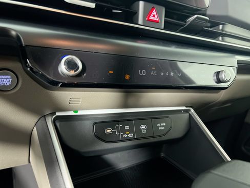 New 2026 Kia Carnival LX FWD image 24