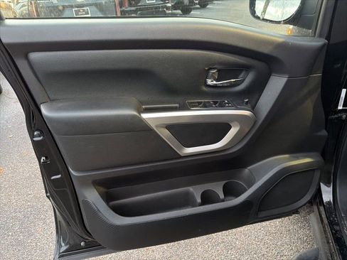 Used 2021 Nissan Titan SV w/ Accessory Utility Package image 17