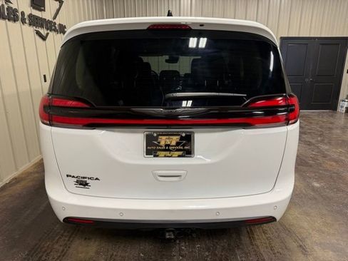 Used 2024 Chrysler Pacifica Touring-L w/ Road Tripper Package image 9