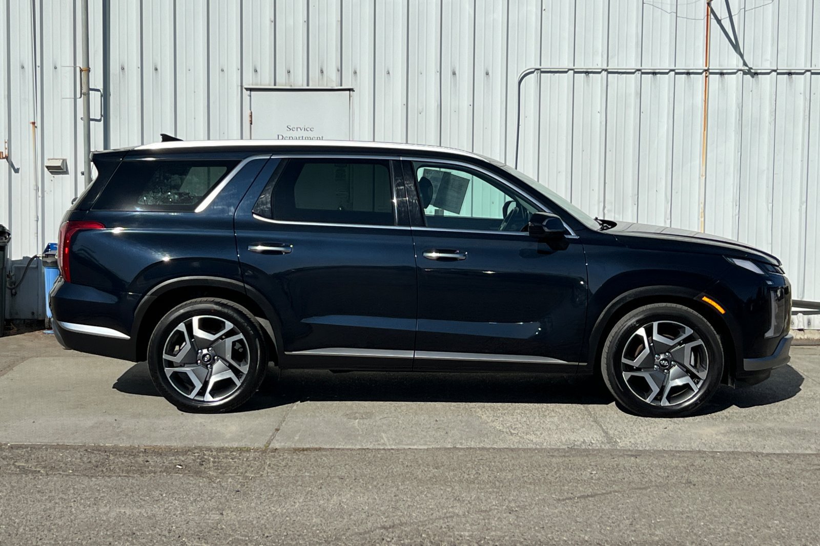 Used 2024 Hyundai Palisade Limited AWD/4WD image 3