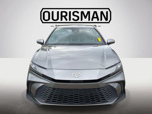 Used 2025 Toyota Camry SE FWD image 2