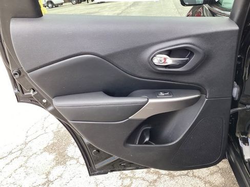 Used 2021 Jeep Cherokee Latitude Lux w/ Trailer Tow Group image 18