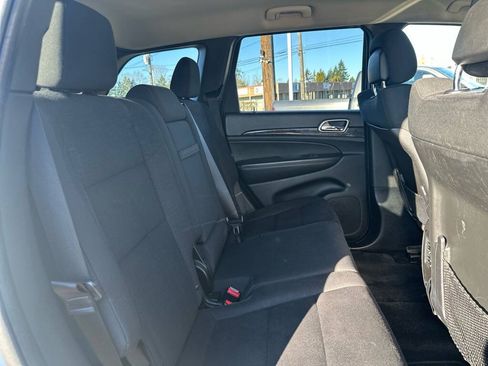 Used 2011 Jeep Grand Cherokee Laredo AWD/4WD image 24