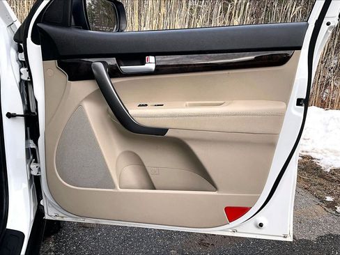 Used 2014 Kia Sorento LX image 21