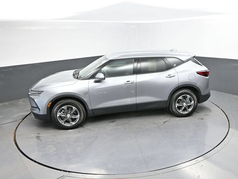 Used 2025 Chevrolet Blazer LT FWD image 24