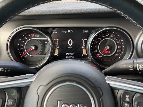 Used 2022 Jeep Gladiator Rubicon w/ Cold Weather Group AWD/4WD image 24