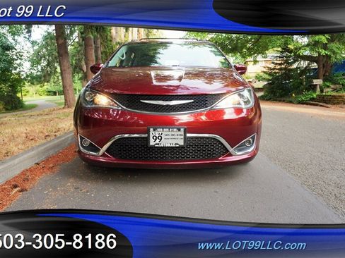 Used 2017 Chrysler Pacifica Touring-L FWD image 6