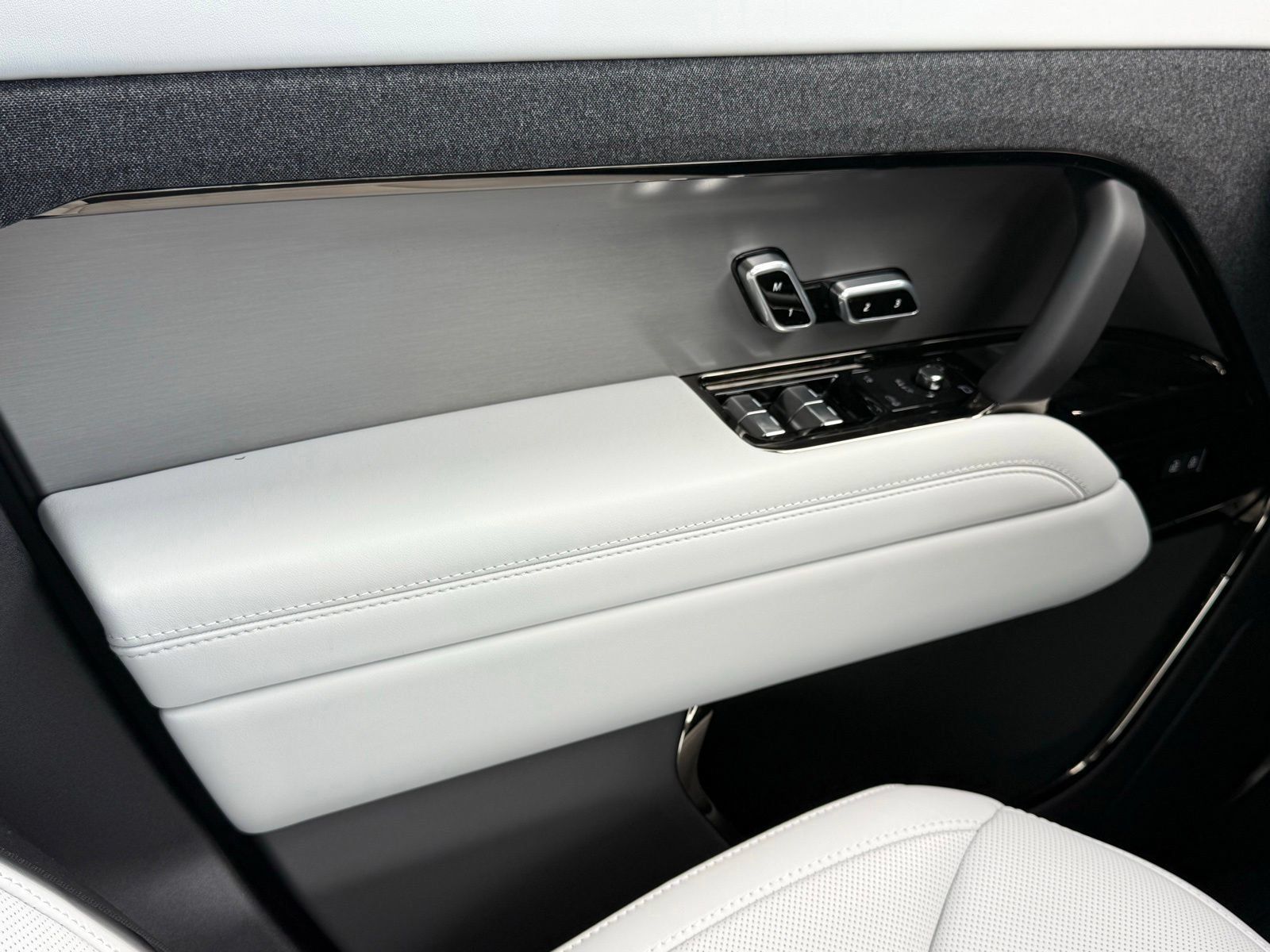 New 2026 Land Rover Range Rover Sport SE AWD/4WD image 33