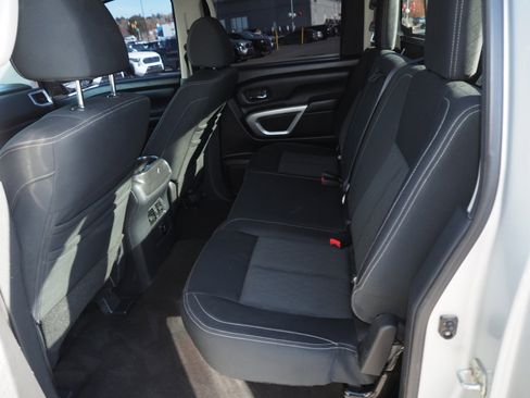 Used 2018 Nissan Titan SV w/ SV Convenience Package image 13