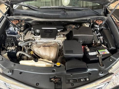 Used 2013 Toyota Camry XLE w/ Leather Pkg FWD image 25