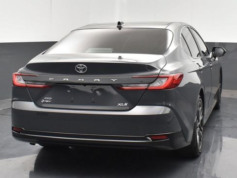 Used 2025 Toyota Camry XLE AWD/4WD image 18