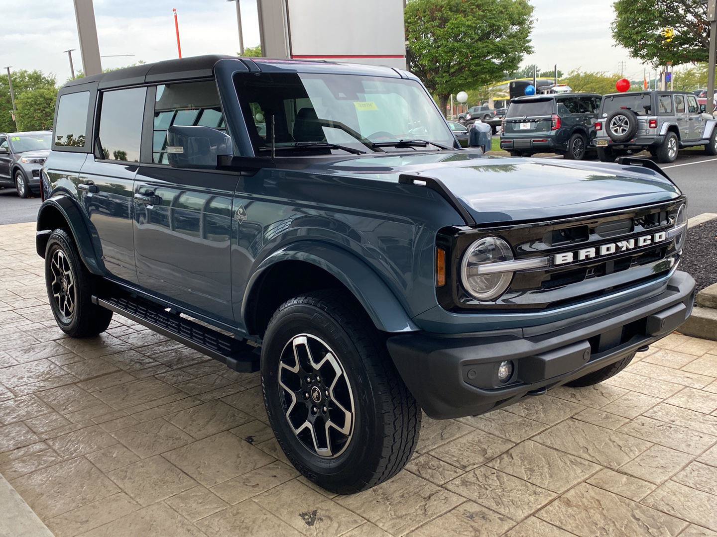 Used 2024 Ford Bronco Outer Banks AWD/4WD image 4