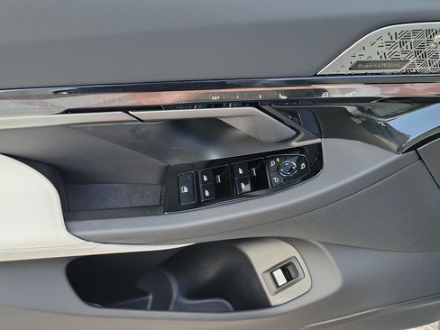 Certified 2026 BMW i5 M60 w/ Premium Package RWD image 17