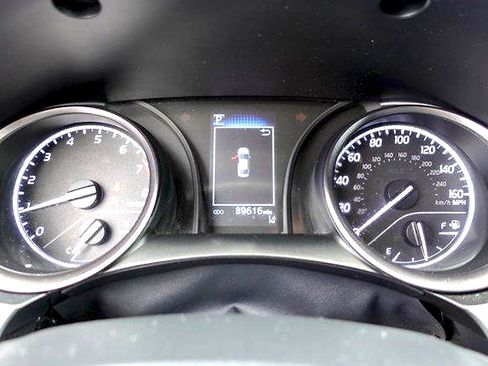 Used 2023 Toyota Camry SE FWD image 16