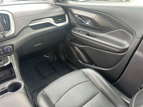 Used 2023 GMC Terrain SLT image 16