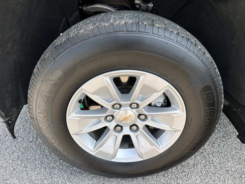 Used 2025 Chevrolet Silverado 1500 LT AWD/4WD image 11