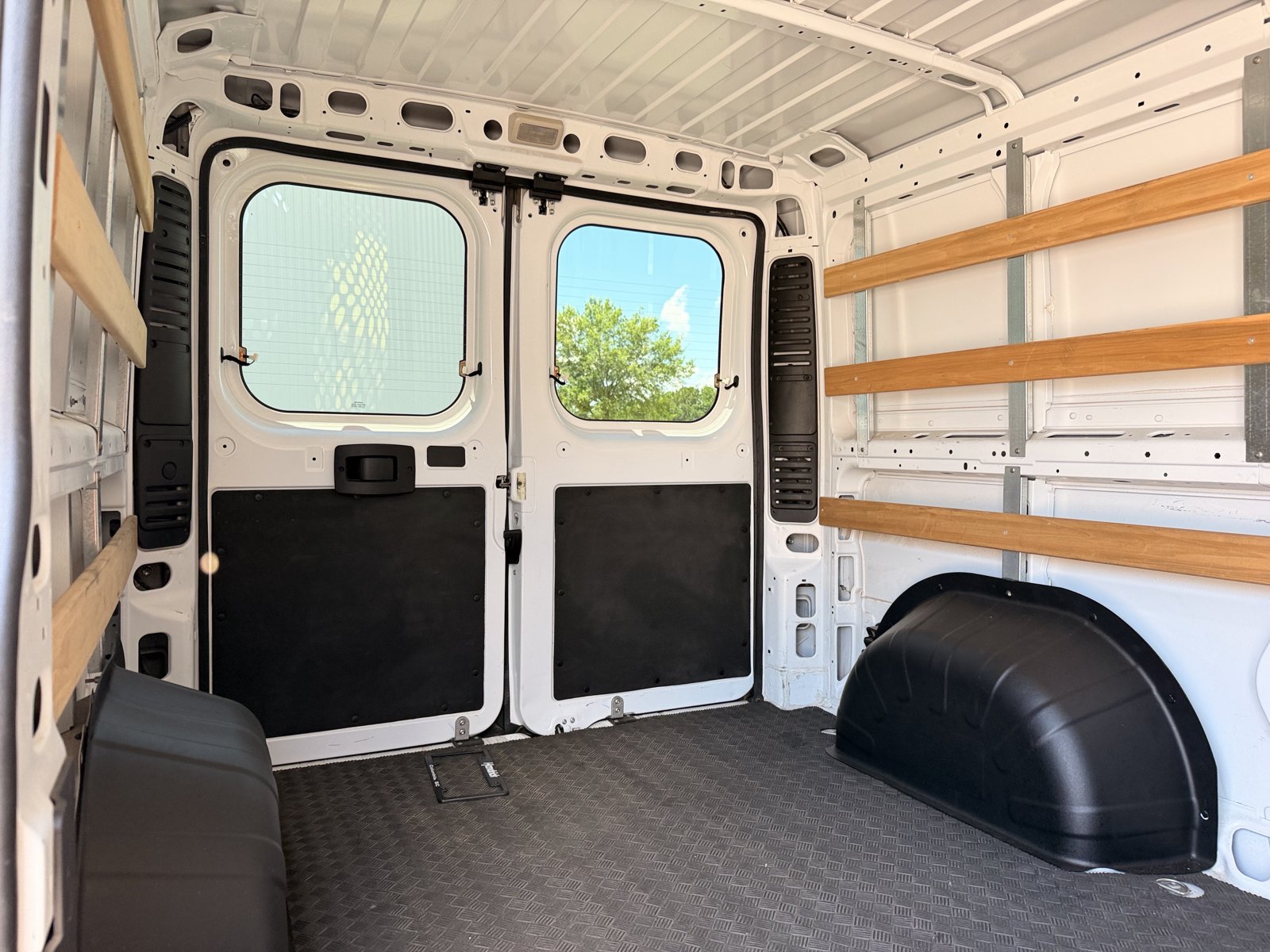 Used 2025 RAM ProMaster 2500 w/ U-Haul Equipment Group FWD image 28