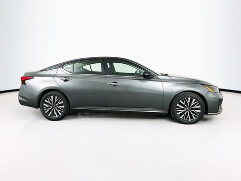 Used 2025 Nissan Altima 2.5 SV FWD image 10