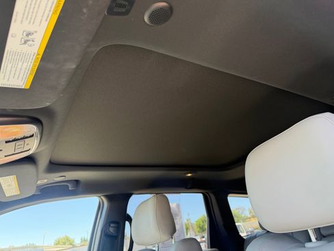 Used 2018 Jeep Grand Cherokee Limited AWD/4WD image 13