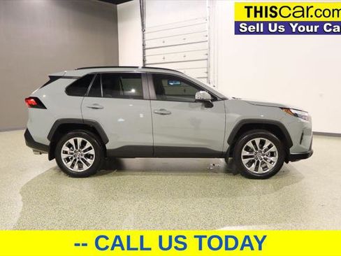 Used 2023 Toyota RAV4 XLE Premium image 8