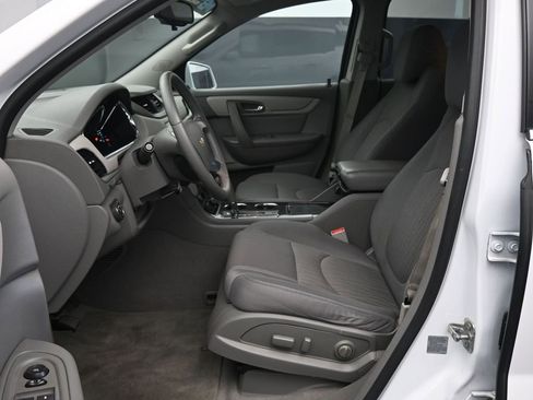 Used 2017 Chevrolet Traverse LT image 24