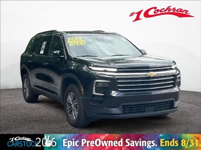 Used 2025 Chevrolet Traverse LT