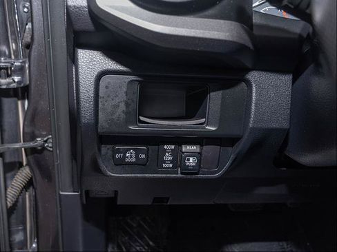 Used 2017 Toyota Tacoma TRD Sport AWD/4WD image 13