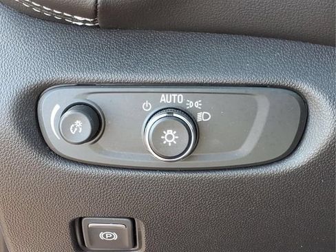 Used 2024 Chevrolet Blazer LT w/ Convenience Package FWD image 17