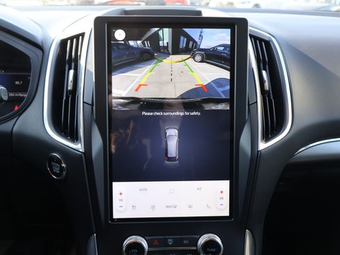 Used 2024 Ford Edge Titanium image 26