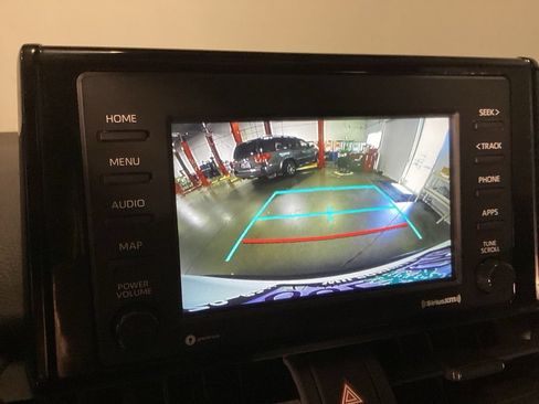 Used 2021 Toyota RAV4 LE AWD/4WD image 14