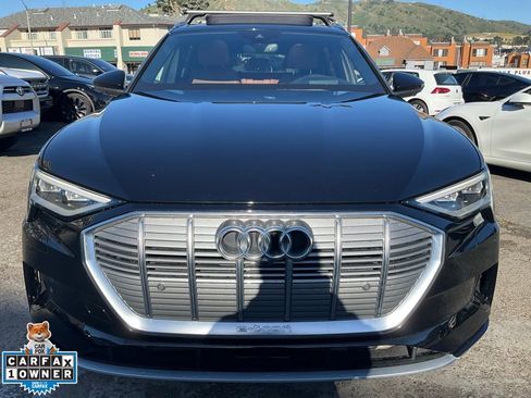 Used 2019 Audi e-tron Prestige w/ Prestige Package image 2