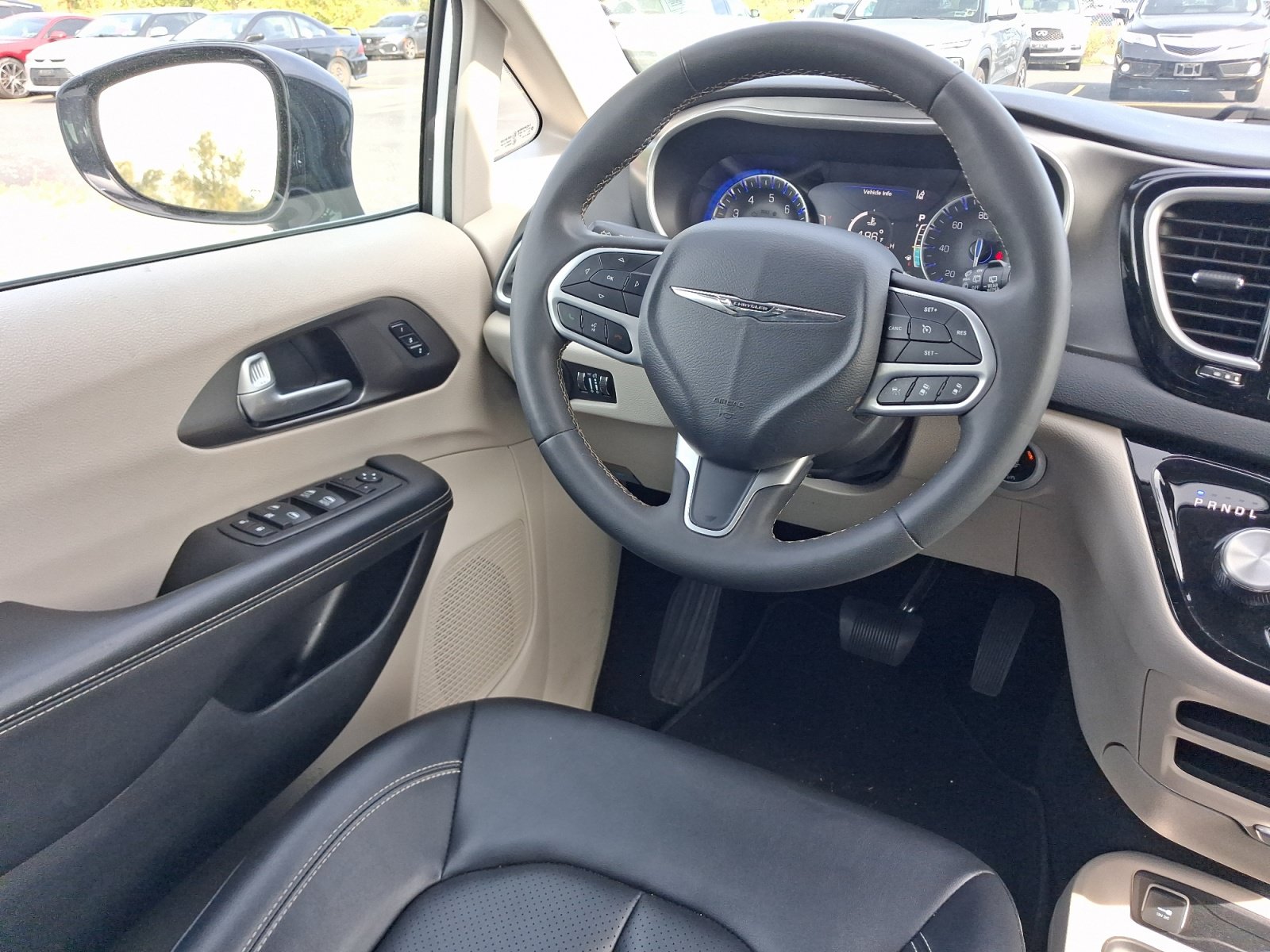 Used 2024 Chrysler Pacifica Touring-L FWD image 20