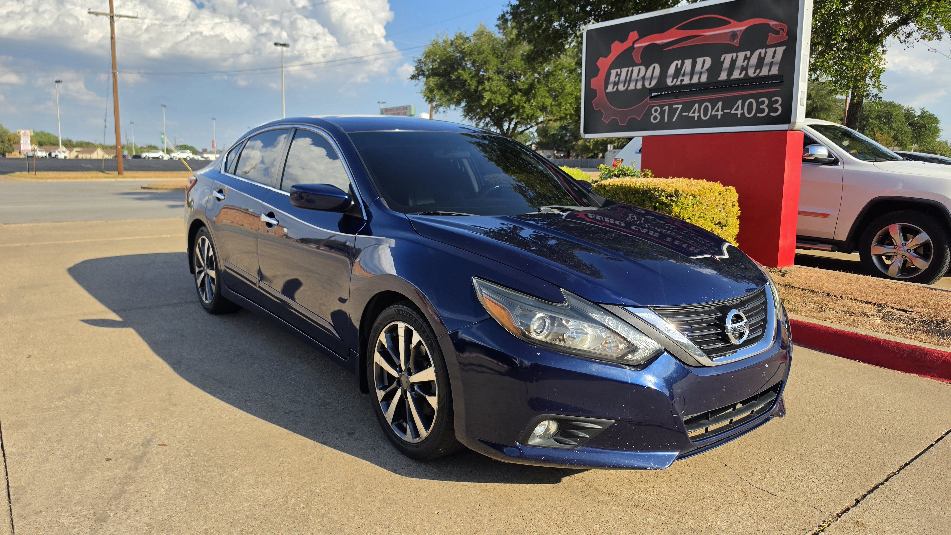Used 2017 Nissan Altima 2.5 SR w/ LED Appearance Package FWD image 6