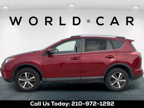 Used 2018 Toyota RAV4 XLE image 4