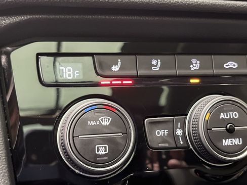 Used 2022 Volkswagen Taos SEL image 24