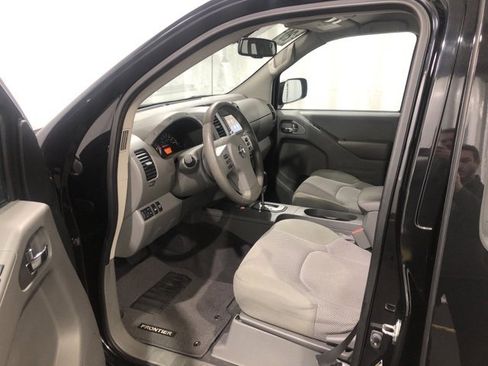 Used 2020 Nissan Frontier SV image 6