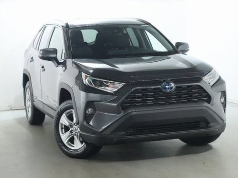 Used 2021 Toyota RAV4 XLE w/ Convenience Package AWD/4WD image 2