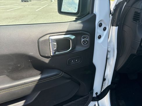 Used 2025 Jeep Wrangler Sahara image 20