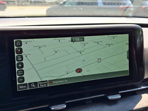 Used 2024 Kia Carnival EX FWD image 18