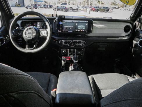 Used 2024 Jeep Wrangler Unlimited AWD/4WD image 27